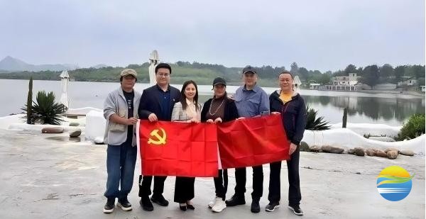 中国新农经济智库“点亮”右二村，贵阳日报头版头条见证乡村振兴新范式